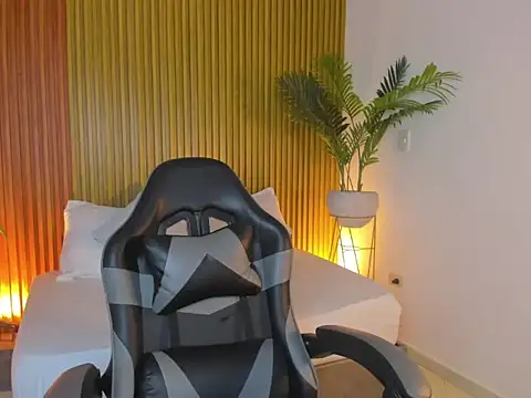 rosalita4  online show from April 15, 7:47 pm