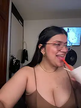 foxy gigi online show from April 14, 6:46 am