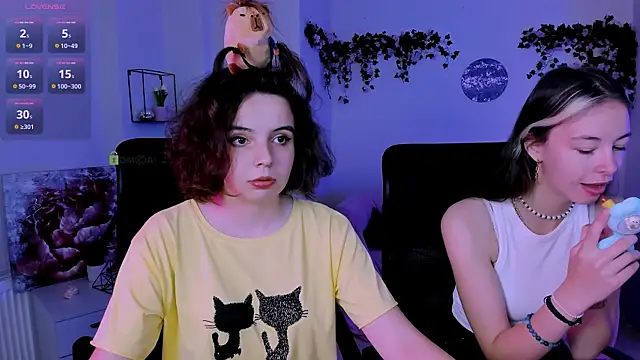 mia mooon  online show from July 4, 8:32 am