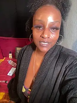 miidnightmonroe online show from April 18, 6:49 am