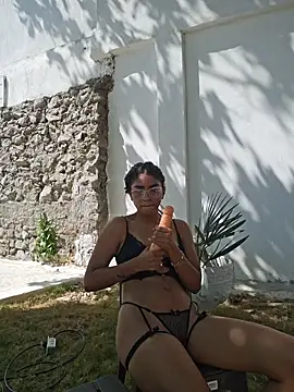 Milu Luthor online show from April 23, 2:30 pm