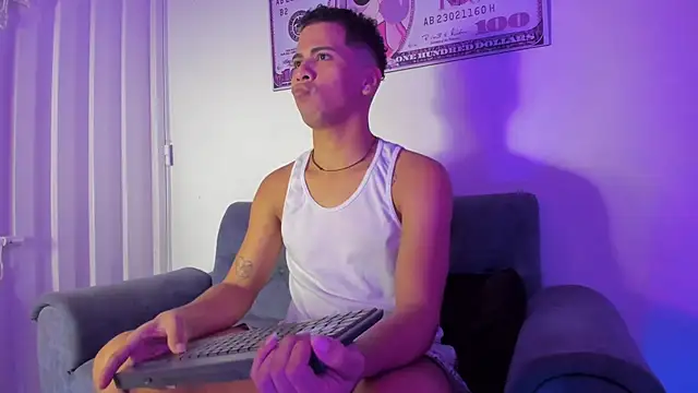 Mateo and Jose online show from April 23, 3:58 am