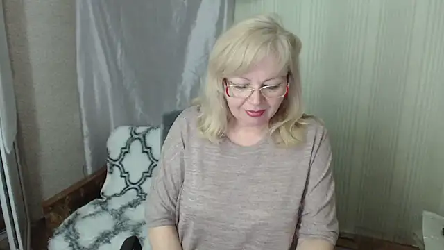LavandaMay online show from April 28, 7:07 pm