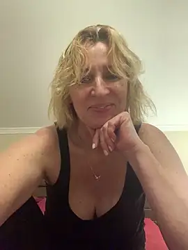 Beautiful Princess Diana online show from April 16, 9:39 pm