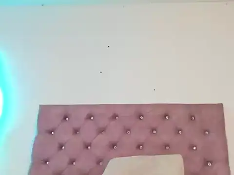 laurenlaine online show from April 11, 4:10 pm