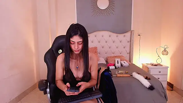 elizabeth santos1 online show from June 29, 10:15 am