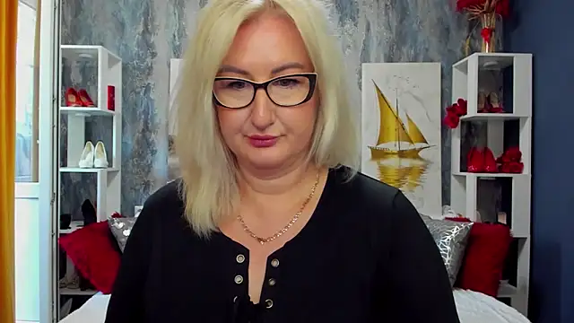 DianaFrances online show from April 17, 9:11 am