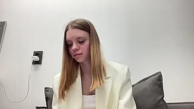 Moris 01  online show from April 12, 4:21 pm