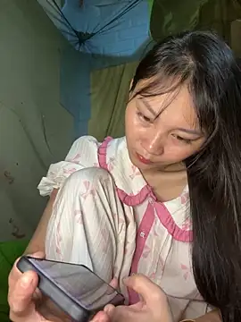 Kim Kelly online show from April 17, 5:26 pm