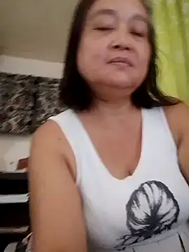 jeanyummytits online show from June 19, 12:04 am