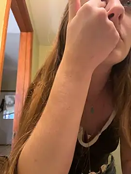 prettykitttty online show from April 16, 9:36 pm