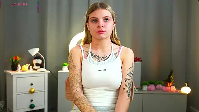 LesleeOpenshaw online show from April 15, 2:50 pm