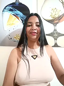 Silvana2927 online show from May 2, 6:17 am