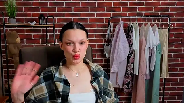 BrendaaWarren online show from April 18, 10:29 am