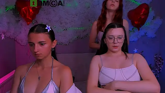 nymira online show from July 28, 3:21 pm