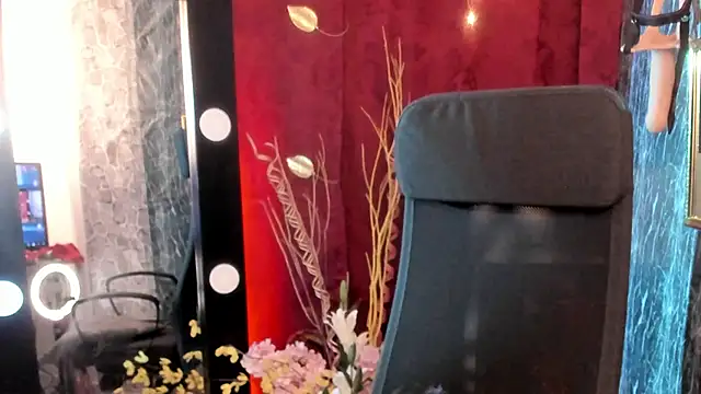 Queenscarlettsecret online show from April 16, 9:39 pm