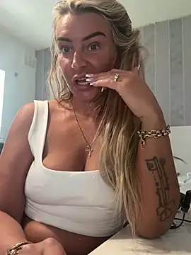 Naughtyhousewife x online show from May 17, 3:44 pm