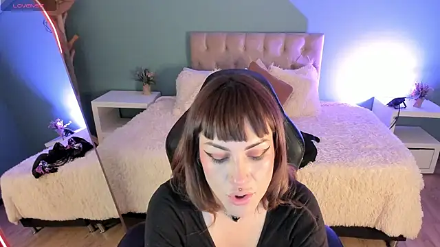 Kim Jeins666  online show from June 18, 12:54 pm