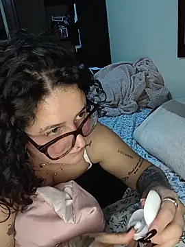  lascivious online show from May 19, 2:40 am