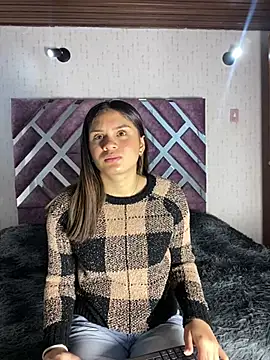 AuroraMoore Pink online show from April 30, 11:26 am