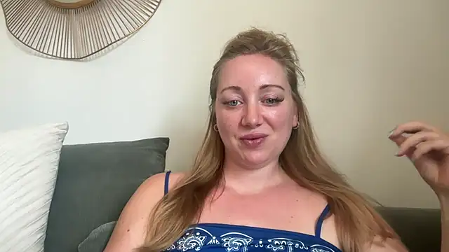 arielsweetieee online show from June 27, 12:06 pm