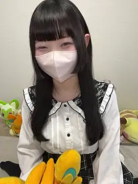 --Reina-- online show from April 17, 9:00 am