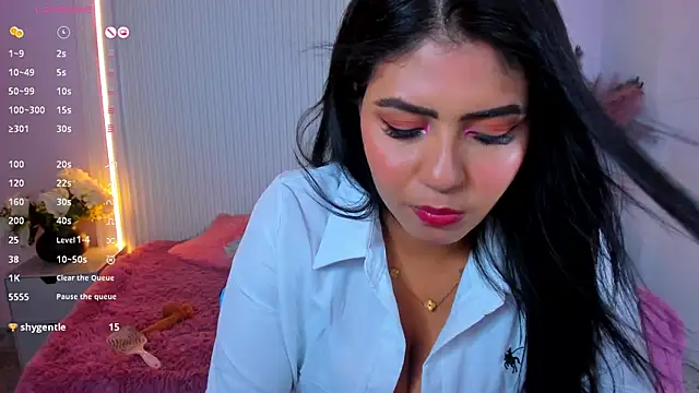 LucyWild8 online show from July 17, 8:56 pm