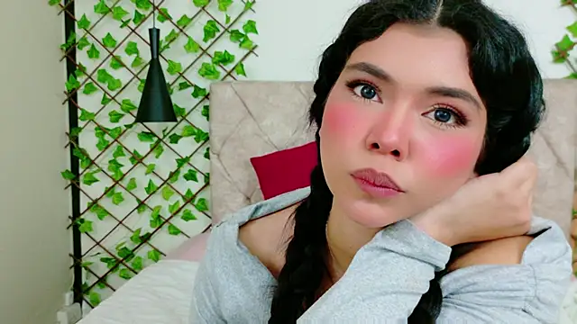 Nathy Pelaez online show from May 13, 4:35 pm