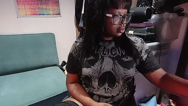 metalpetitepixiee online show from April 21, 2:51 am