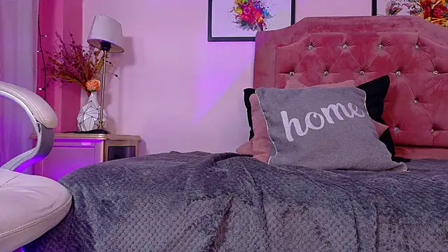 Maggiee 1 online show from May 13, 7:30 pm