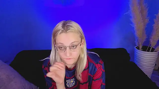 KaraLiin online show from June 21, 6:12 pm