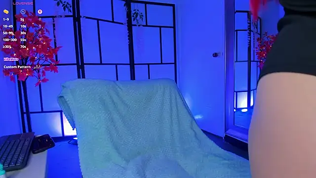 zara rouxx  online show from April 30, 12:54 pm