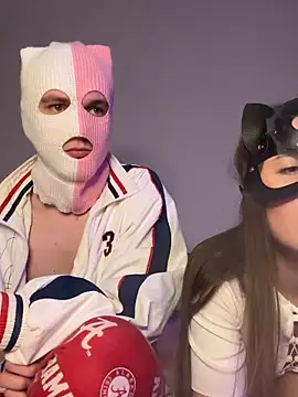 kittieSquad online show from April 21, 5:09 pm