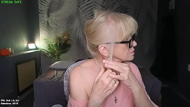 Dr Mireille online show from July 9, 11:45 am