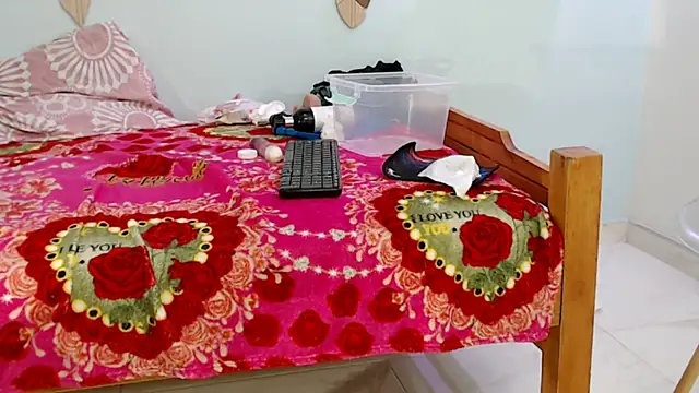 maidycute18 online show from May 3, 9:29 pm