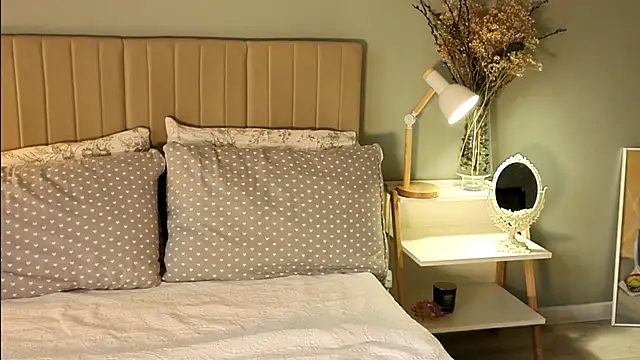 oliviakiiss online show from July 1, 3:44 pm