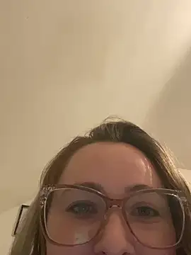 mamiiiiiiiiiiiiii online show from April 21, 3:02 am