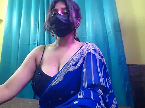 -Queenie online show from July 5, 6:46 pm