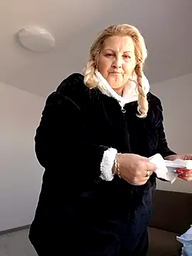 Divineblond online show from January 9, 11:47 am