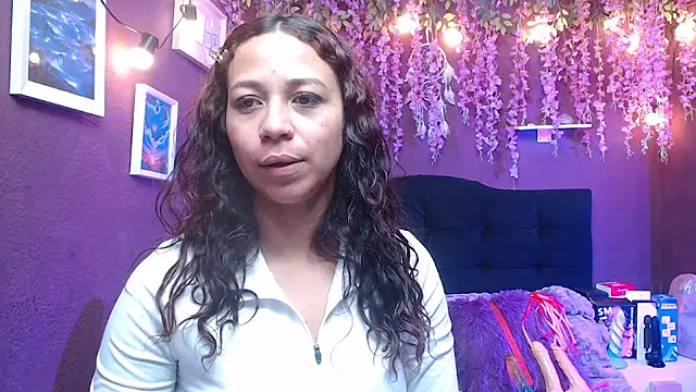 monik299 online show from May 25, 1:21 pm