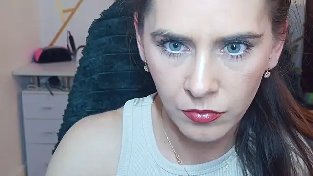 khalessi13 online show from April 23, 9:39 pm