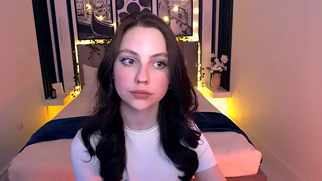  AliceWells online show from April 23, 10:34 am