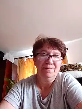 KetQueen101 online show from May 11, 2:45 pm