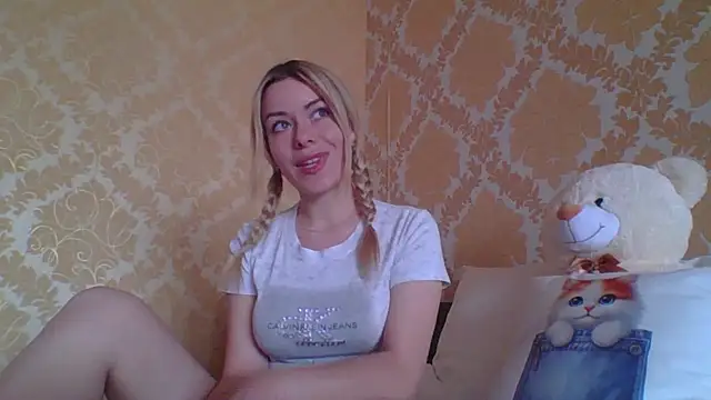 Softy Aura  online show from June 2, 11:44 am