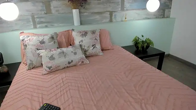 SweettVal  online show from July 28, 8:52 pm