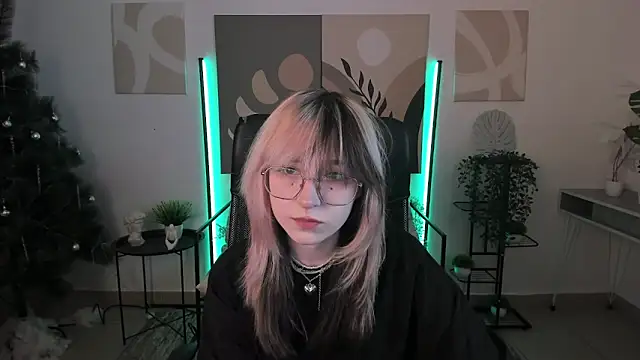 NyxCalderra online show from May 7, 4:39 am