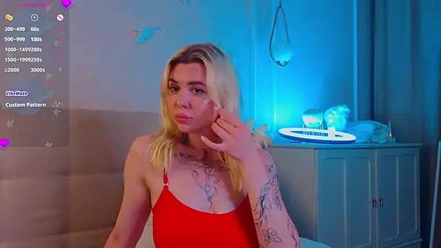 AveriRigby online show from June 16, 8:43 pm