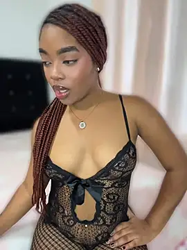 Ebony maison online show from April 27, 7:00 pm