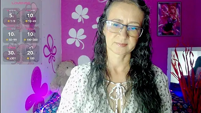 aura latinax online show from May 1, 11:35 am
