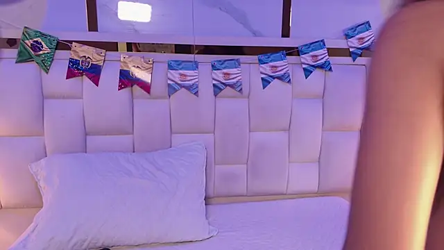 Paulina25  online show from June 17, 7:37 pm